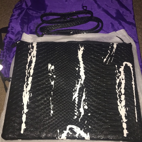 Brand new Black & White faux reptile wristlet - Picture 3 of 5